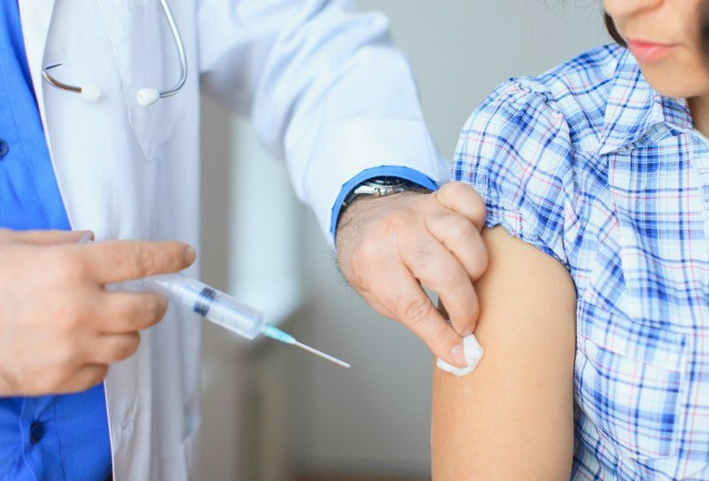 Tiêm phòng các loại vắc xin như vaccine cúm, phế cầu, Hemophilus influenza,....phòng ngừa bệnh liên quan đến hệ hô hấp